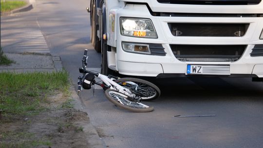 Dlaczego zarówno rowerzystka, jak i kierowca zostali ukarani?