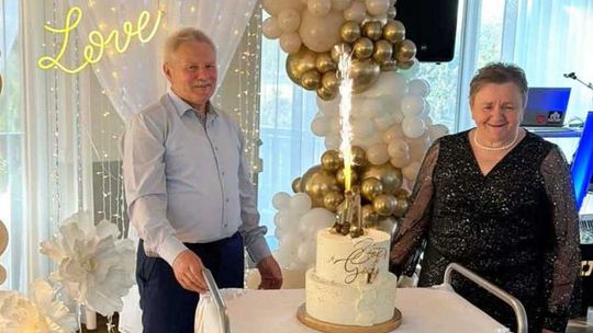 „Długo się miłują w Długomiłowicach”. Złoty jubileusz państwa Lidii i Bronisława Zemłów. ZDJĘCIA