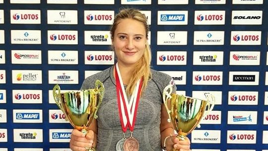 Dobry występ Xenii Lipiec w halowych mistrzostwach Polski juniorów. Brąz w singlu i srebro w deblu