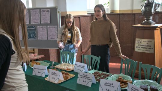 Dochód ze sprzedaży żywności przeznaczyli na rzecz uchodźców. ZDJĘCIA