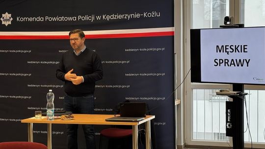 Doktor Rafał Olejnik w komendzie policji o męskich sprawach