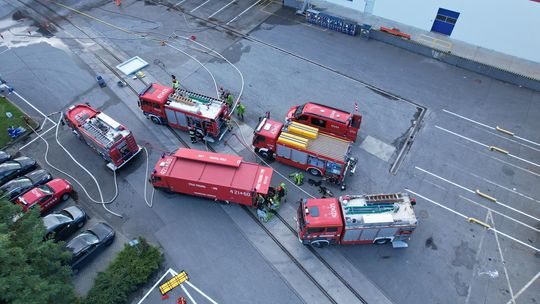 Doszło do rozszczelnienia cysterny z niebezpieczną substancją