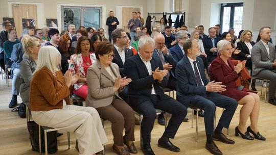 Drugie życie dawnej szkoły. W Kędzierzynie-Koźlu otwarto Centrum Współpracy "Dugnad". ZDJĘCIA Drugie życie dawnej szkoły. W Kędzierzynie-Koźlu otwarto Centrum Współpracy "Dugnad". ZDJĘCIA