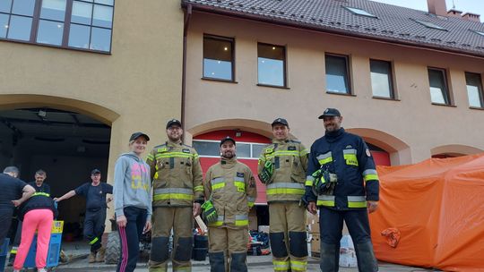 Druhowie z OSP Kłodnica wspierali powodzian z ziemi kłodzkiej. ZDJĘCIA