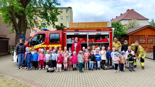 Druhowie z OSP Stare Koźle z wizytą u przedszkolaków. ZDJĘCIA