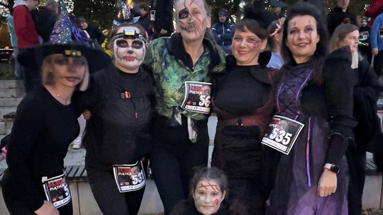 Duchy i pozytywna energia w kozielskim parku. 10. edycja biegu Strasznie Fajna Piątka! [ZDJĘCIA]