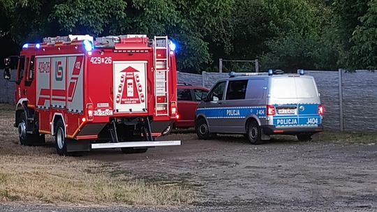 Działkowicz spalał kartony. Interweniowała straż i policja. ZDJĘCIA Działkowicz spalał kartony. Interweniowała straż i policja. ZDJĘCIA