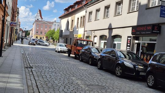 Dwie firmy serwujące kebab w Kędzierzynie-Koźlu ukarane. Mieszkańcy wciąż bez konkretów