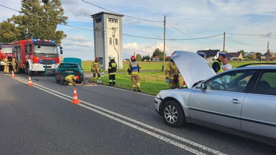 Dwie osoby trafiły do szpitala po zderzeniu samochodów na DK 40 Dwie osoby trafiły do szpitala po zderzeniu samochodów na DK 40