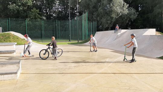 Dzieci polubiły skatepark w Koźlu. ZDJĘCIA i FILM
