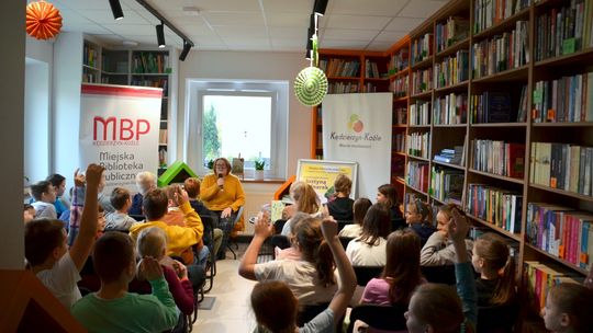 Dzieci spotkały się z Justyną Bednarek w sławięcickiej bibliotece
