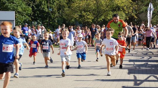 Dziecięce emocje na trasie biegu "Gaz-System na piątkę!". ZDJĘCIA