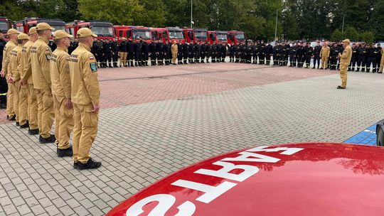 DZIĘKUJEMY strażakom, którzy z różnych rejonów Polski, przyjechali pomóc w walce z powodzią. ZDJĘCIA