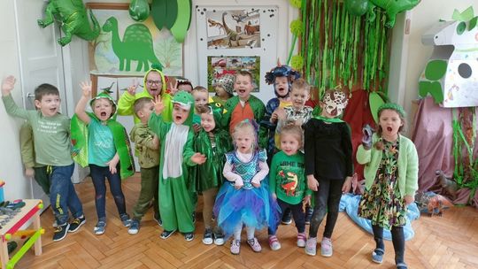 Dzień Dinozaura w przedszkolu w Ostrożnicy. ZDJĘCIA