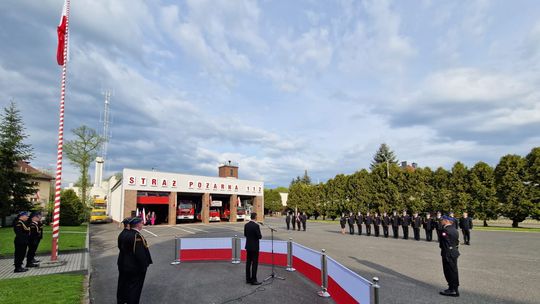 Dzień Flagi Rzeczypospolitej Polskiej uczczono przed remizą