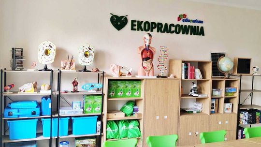 „Ekoklasa” w Pokrzywnicy oficjalnie otwarta podczas obchodów Dnia Świadomości Autyzmu. ZDJĘCIA