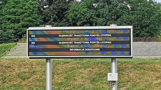 Elektroniczna tablica informacyjna przy śluzie Koźle