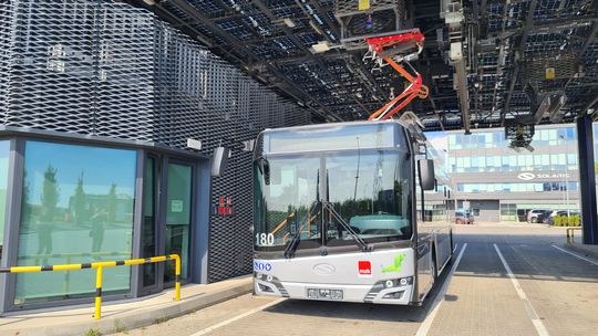 „Elektryki” dla MZK jadą już do Kędzierzyna-Koźla. ZDJĘCIA