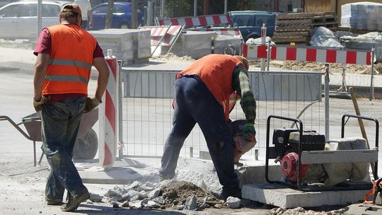 Emerytura nie wystarcza. Coraz więcej seniorów wraca do pracy