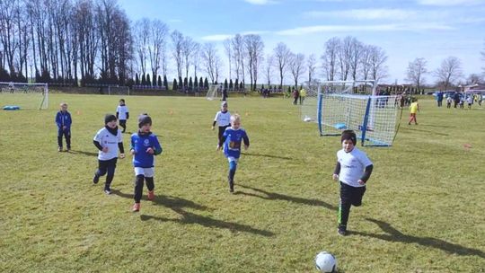 Etap powiatowy turnieju "Bawi nas piłka" już w sobotę w Gościęcinie Etap powiatowy turnieju "Bawi nas piłka" już w sobotę w Gościęcinie