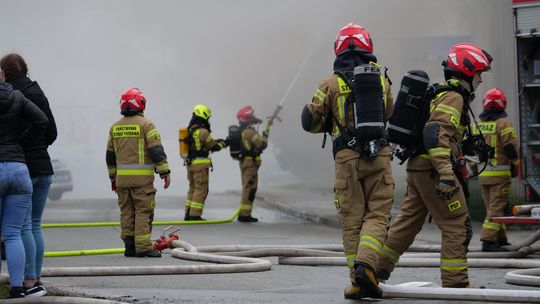 Ewakuowano 20 osób podczas pożaru budynku w Większycach