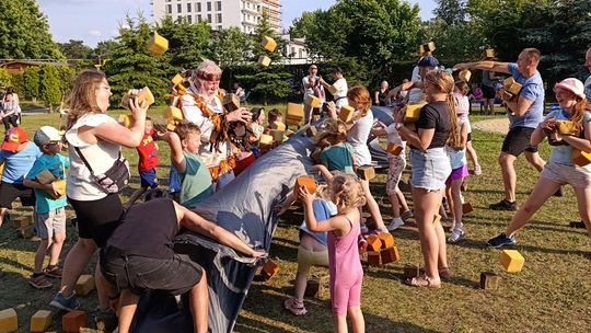 Festyn przedszkolny "Zabawy z mamą i tatą" w Blachowni. ZDJĘCIA