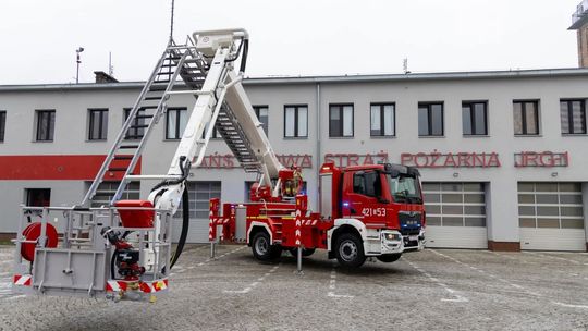Flota pojazdów JRG-1 się powiększyła o 23-metrowy podnośnik. ZDJĘCIA