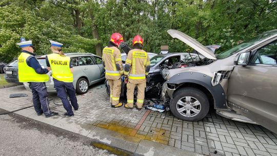 Ford staranował kilka zaparkowanych samochodów na alei Partyzantów