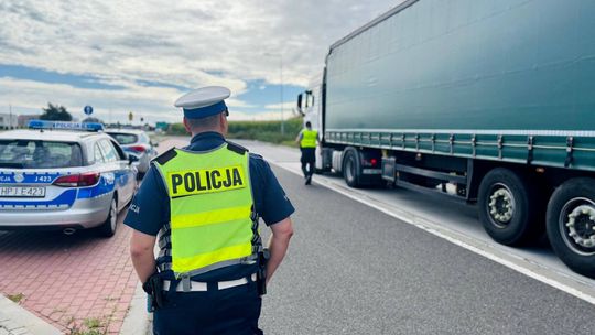 Funkcjonariusze stwierdzili 5 naruszeń przepisów ustawy o transporcie drogowym. ZDJĘCIA