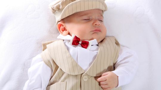 Garniturki do chrztu: elegancja i uroczystość dla maluchów!