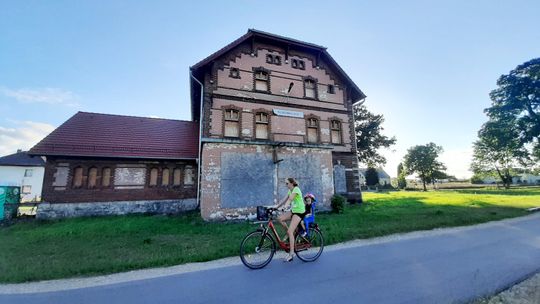 Gmina Reńska Wieś otrzymała pieniądze na remont dawnego dworca w Długomiłowicach. ZDJĘCIA