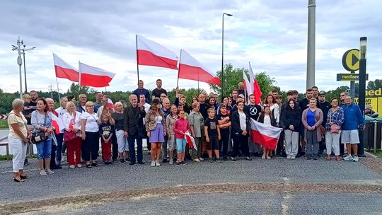 Godzina „W” w Kędzierzynie-Koźlu. Na rondzie rotmistrza Pileckiego uczczono Powstańców Warszawskich