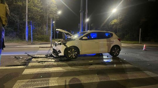 Wypadek na skrzyżowaniu al. Jana Pawła II z al. Lisa. Ciężarna kobieta trafiła do szpitala