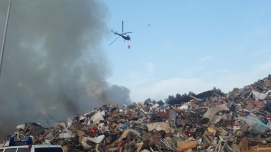 Groźny pożar składowiska odpadów w Kędzierzynie-Koźlu