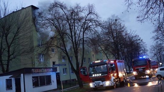 Groźny pożar w bloku przy ul. Harcerskiej
