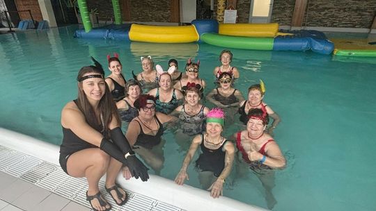 Grupa aquaaerobicu w Zakrzowie zakończyła miesiąc w wyjątkowym stylu. ZDJĘCIA