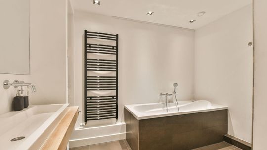 Grzejniki łazienkowe – komfort cieplny i funkcjonalność w jednym Grzejniki łazienkowe – komfort cieplny i funkcjonalność w jednym