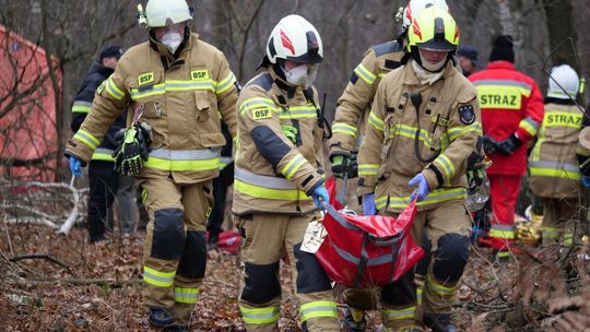 Huragan połamał drzewa. W lesie byli harcerze. Do akcji ruszyli strażacy. ZDJĘCIA