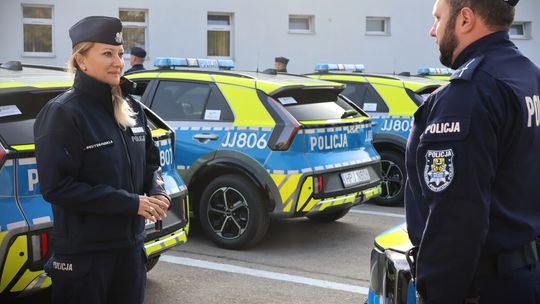 Hybrydowe KIA Niro dla policji. Dwa samochody trafiły do Kędzierzyna-Koźla