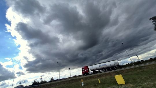 IMGW ostrzega przed burzami nad powiatem kędzierzyńsko-kozielskim