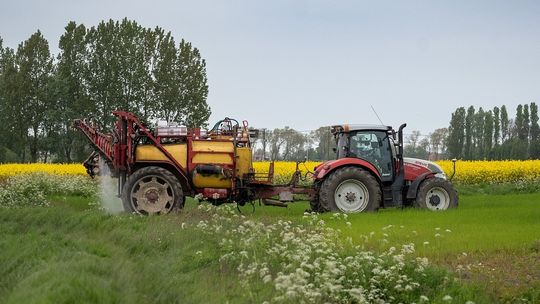 Import ze wschodu i wysokie ceny gazu dobijają producentów nawozów w Polsce