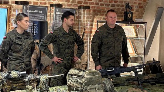 Inauguracja "Tygodnia Patriotycznego". Spotkanie z żołnierzami i prezentacja sprzętu. ZDJĘCIA