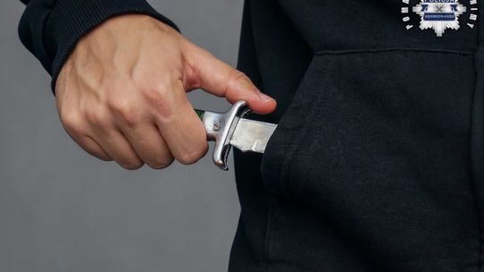 Incydent na dworcu PKP w Kędzierzynie. Nożownik zaatakował i zranił w rękę policjantkę