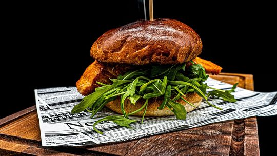 Indyk czy wołowina – jakie mięso jest lepsze do burgera?