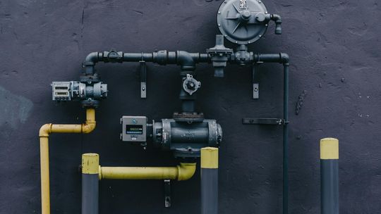 Iniekcja ciśnieniowa: Skuteczna metoda ochrony budynków przed wilgocią