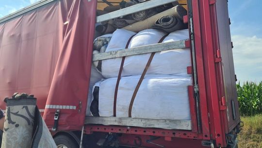 Inspektorzy z Kędzierzyna-Koźla zatrzymali przewoźnika, który wykonywał transgraniczny przewóz odpadów