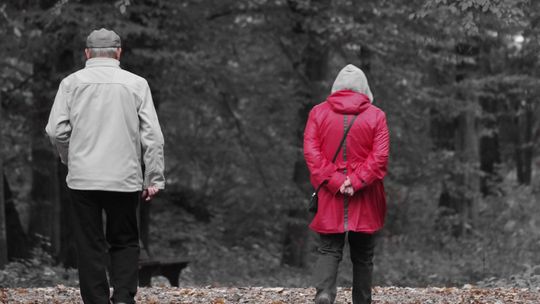 Jak dbać o dobrą kondycję seniora zimą?