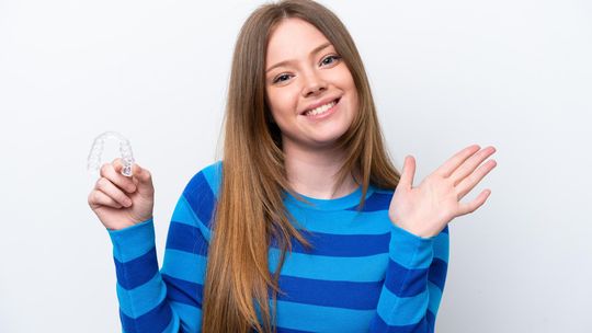 Jak długo trwa leczenie z użyciem aparatu Invisalign?