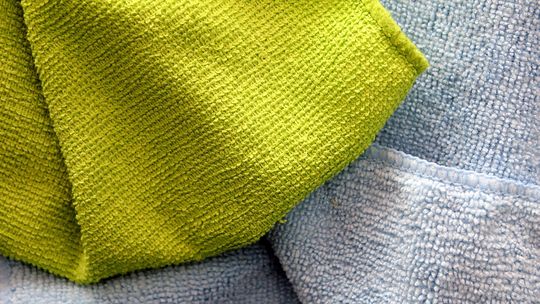 Jak nadać betonowi efekt lustra i trwałość na lata