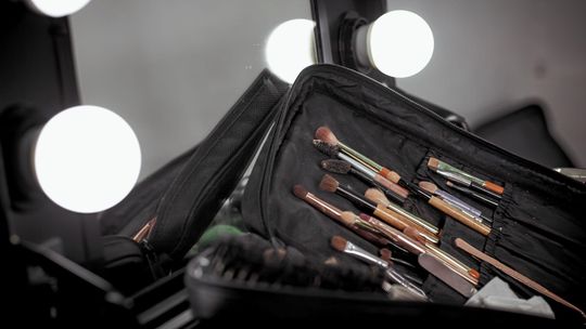 Jak uporządkować kosmetyki i akcesoria? Praktyczne sposoby na lepszą organizację